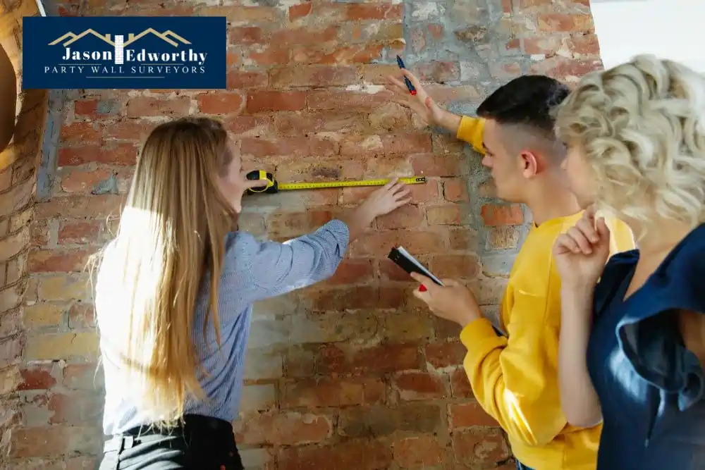 What are the responsibilities of a party wall surveyor Raunds?